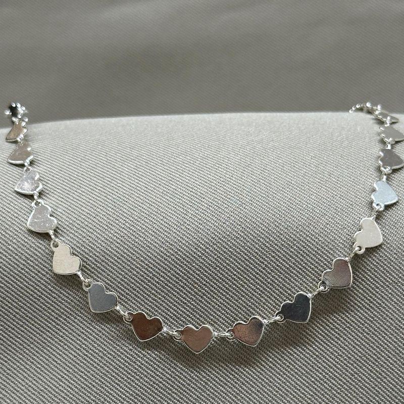 CHOCKER COM CORAÇÕES LISOS