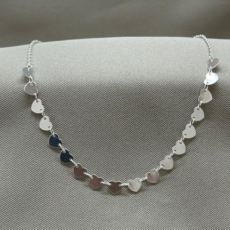 CHOCKER CORAÇÕES PLAQUINHAS