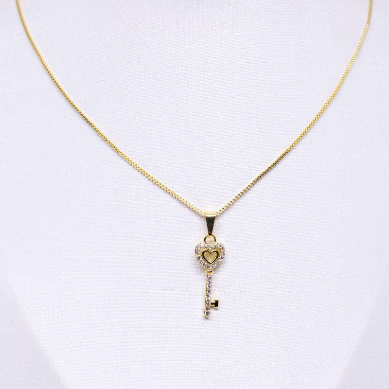 COLAR CHAVE CRAVEJADA