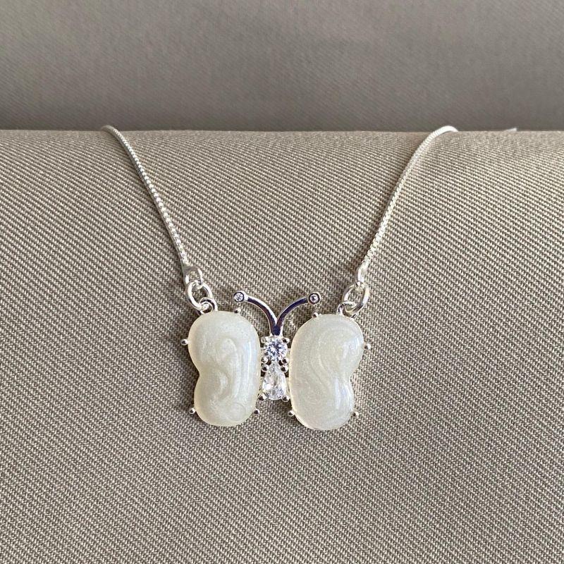 COLAR COM BORBOLETA MEDRE PEROLA E ZIRCONIA