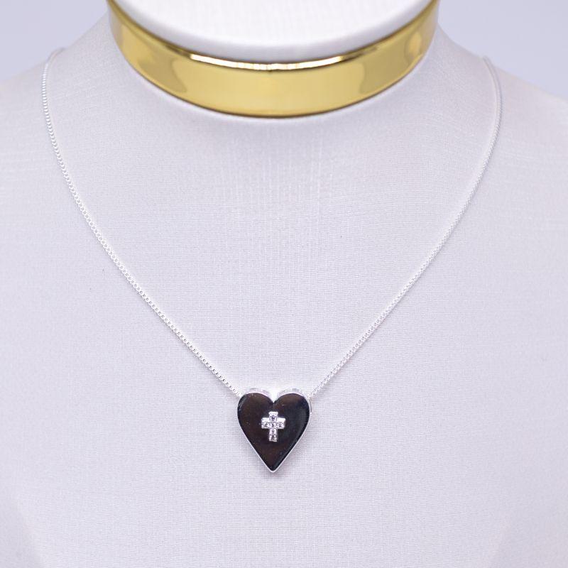 COLAR CORAÇÃO COM CRUZ CRAVEJADA