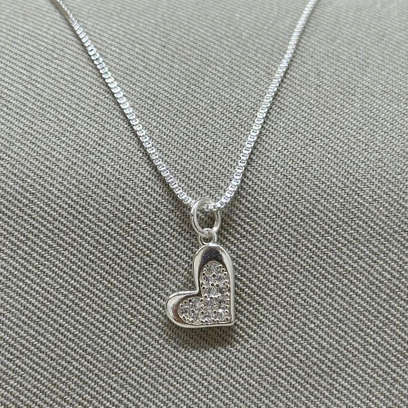 COLAR CORAÇÃO CRAVEJADO