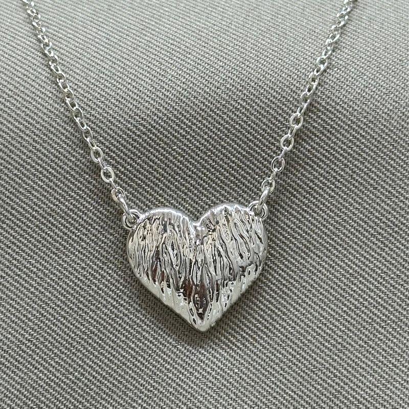 COLAR CORAÇÃO HACHURADO TAMANHO P