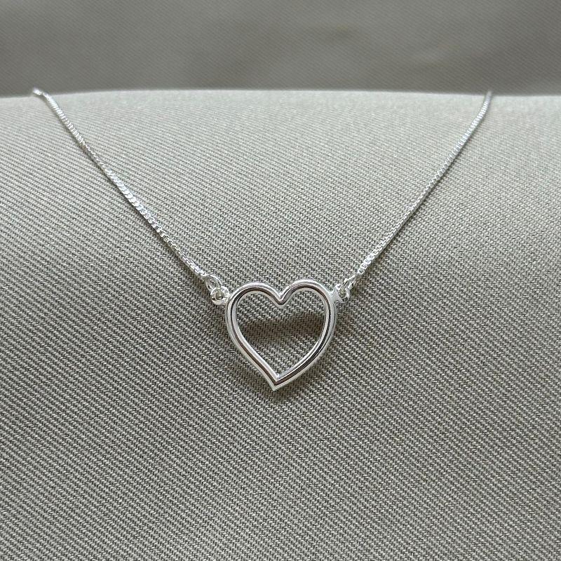 COLAR CORAÇÃO VAZADO