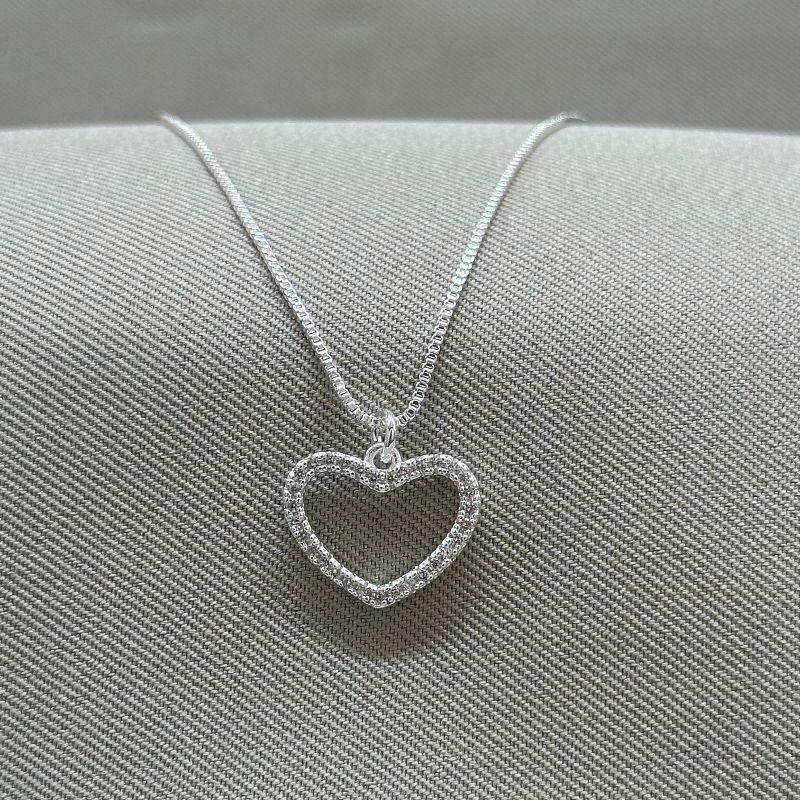 COLAR CORAÇÃO VAZADO CRAVEJADO