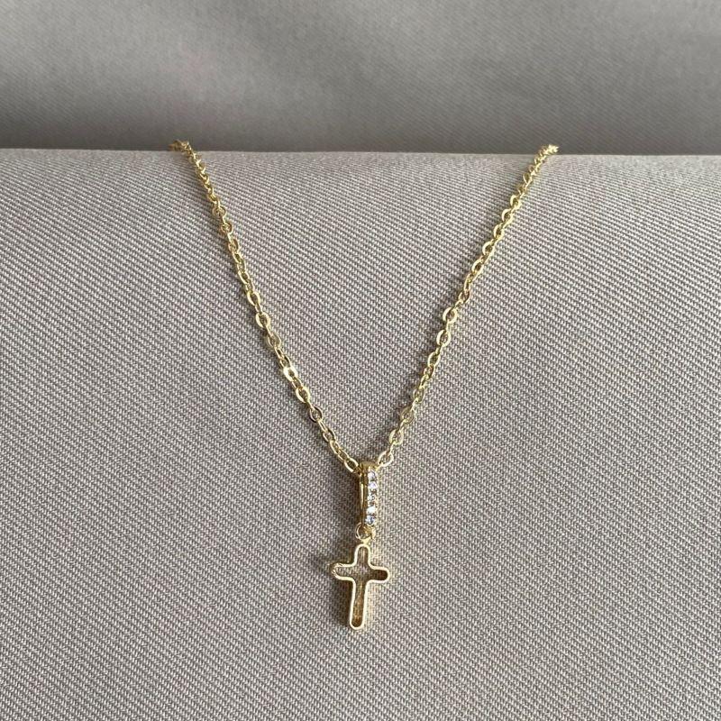 COLAR CRUZ VAZADA COM CONTRA ARGOLA CRAVEJADA