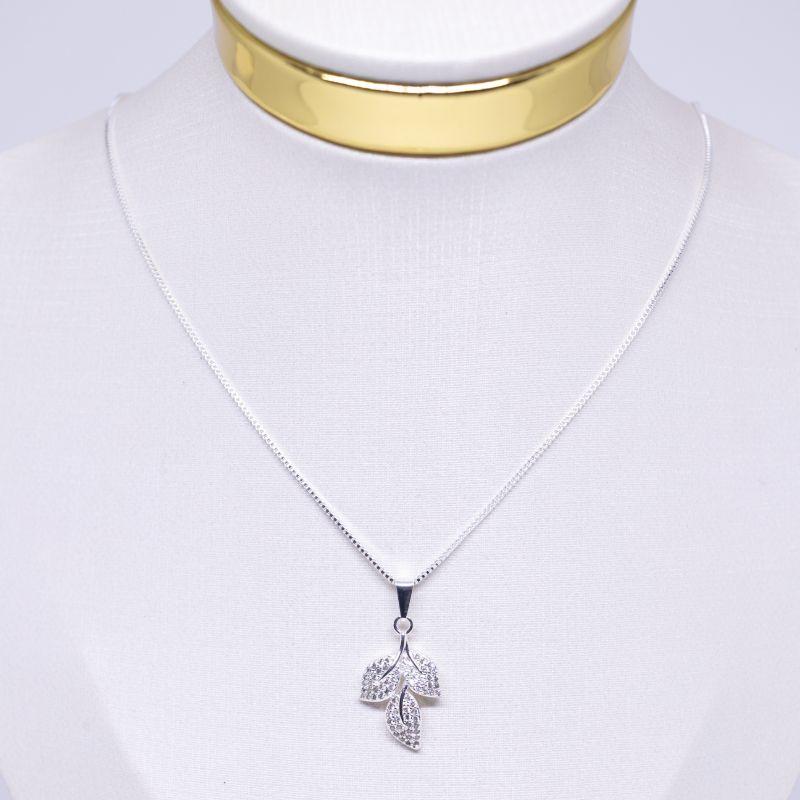 COLAR FOLHA CRAVEJADA