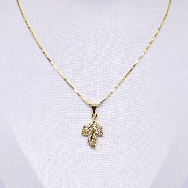 COLAR FOLHA CRAVEJADA