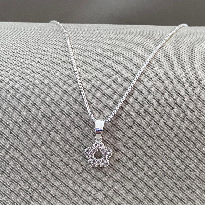 COLAR INFANTIL FLORZINHA CRAVEJADA