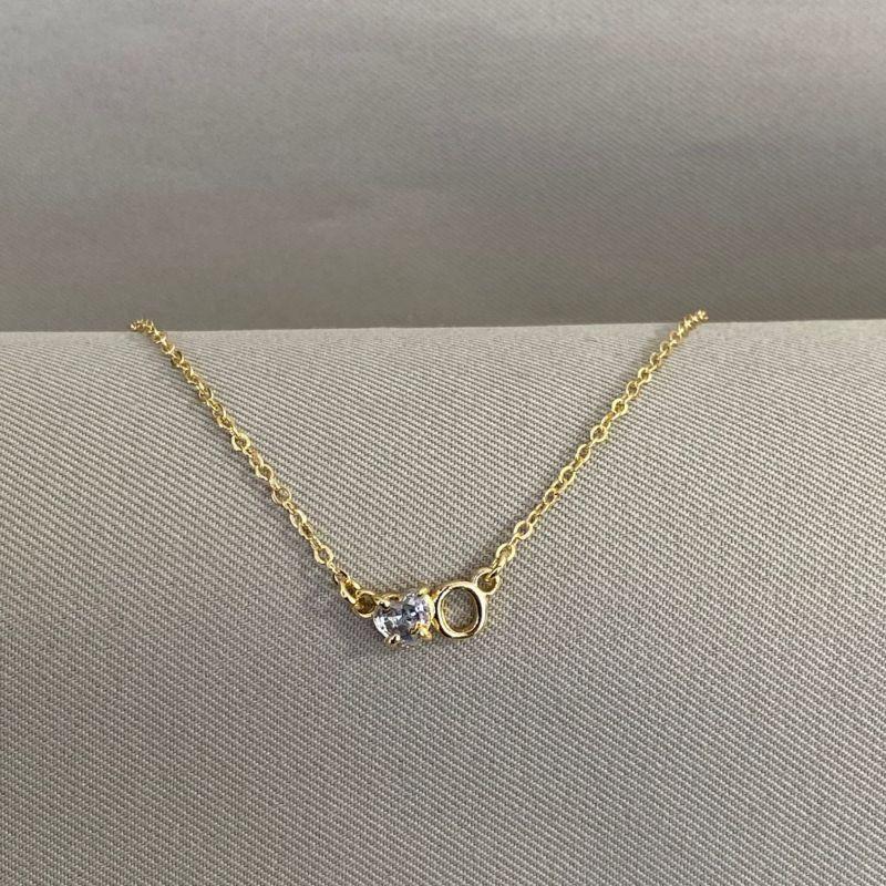 COLAR LETRA O COM CORAÇÃO ZIRCONIA