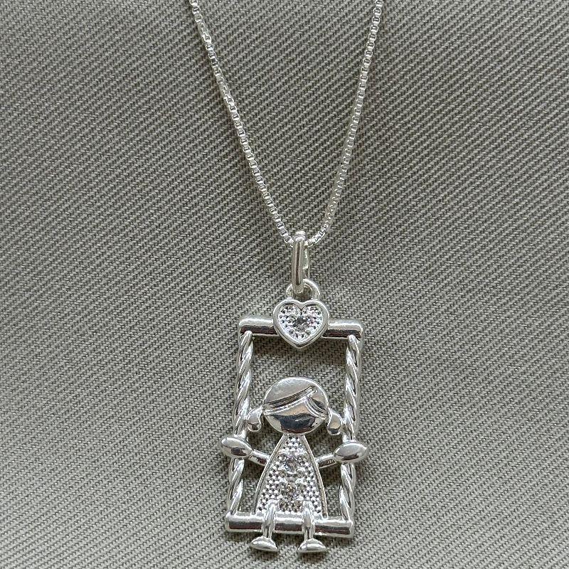 COLAR PING MENINA NO BALANÇO