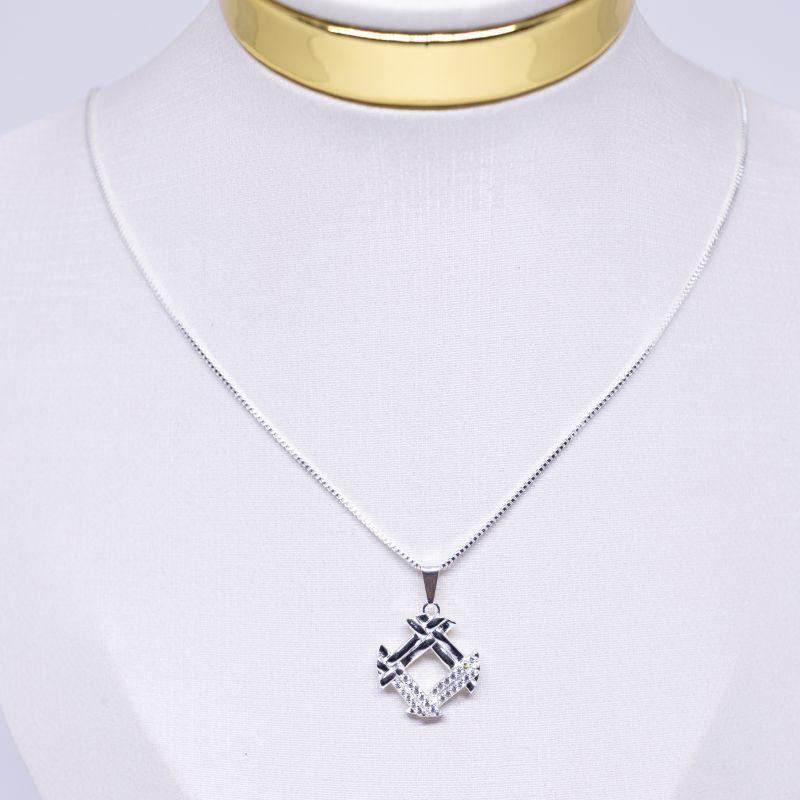 COLAR PINGENTE CRAVEJADO