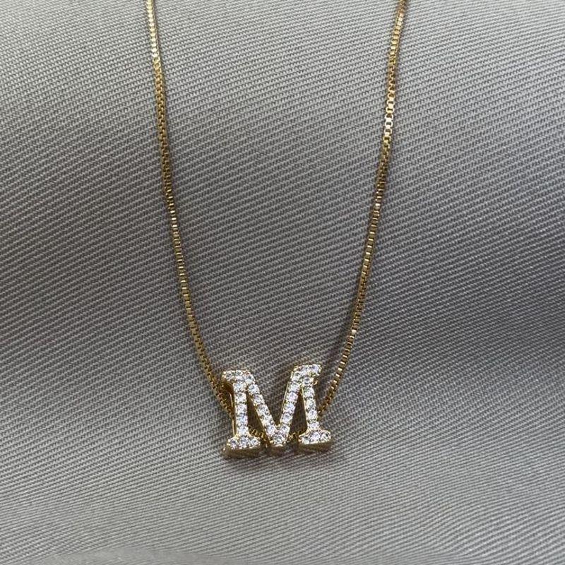 COLAR PINGENTE LETRA M