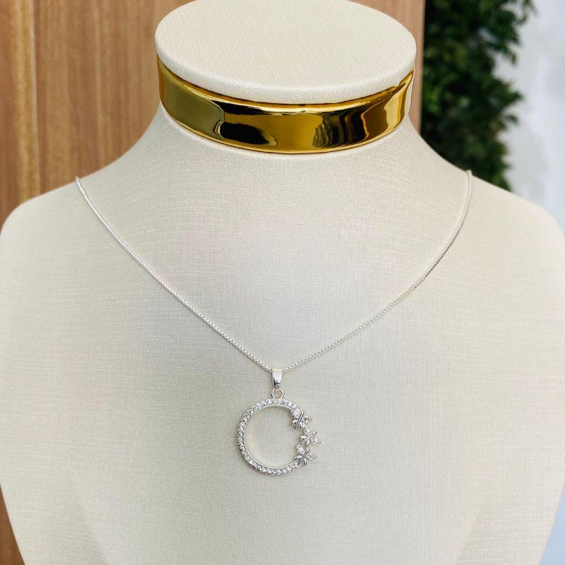 COLAR REDONDO CRAVEJADO COM BORBOLETAS