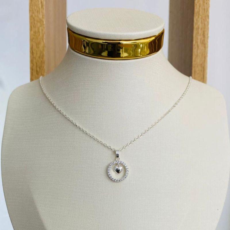 COLAR REDONDO CRAVEJADO COM CORAÇÃO