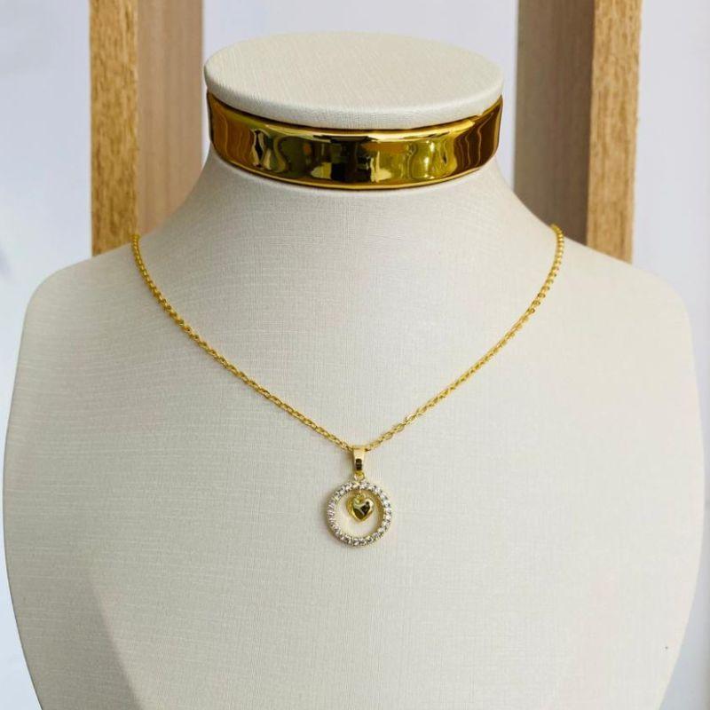 COLAR REDONDO CRAVEJADO COM CORAÇÃO