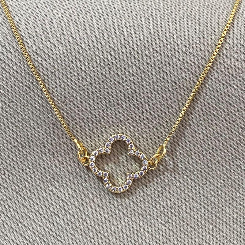 COLAR TREVO CARVEJADO VAZADO