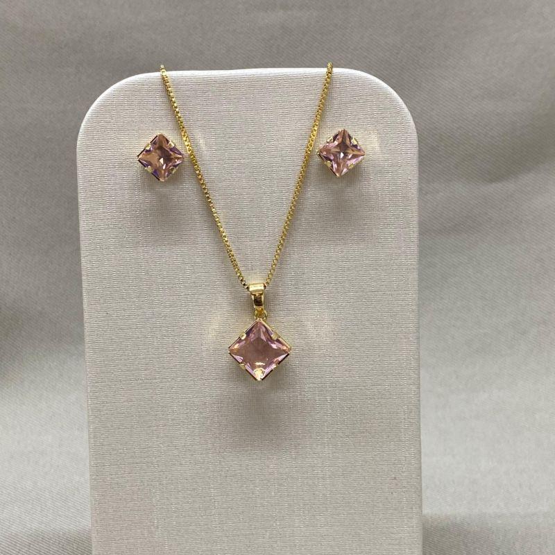 CONJUNTO CARRE PAR DE BRINCOS 6*6 E PINGENTE 8*8 LIGHT ROSE