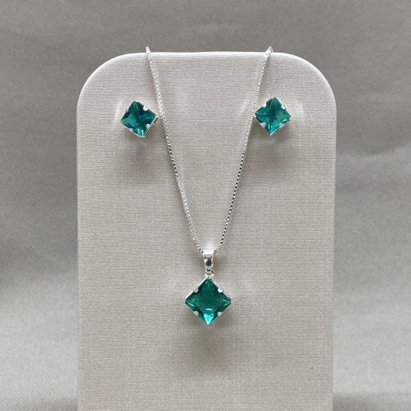 CONJUNTO CARRE PAR DE BRINCOS 6*6 E PINGENTE 8*8 TURMALINA