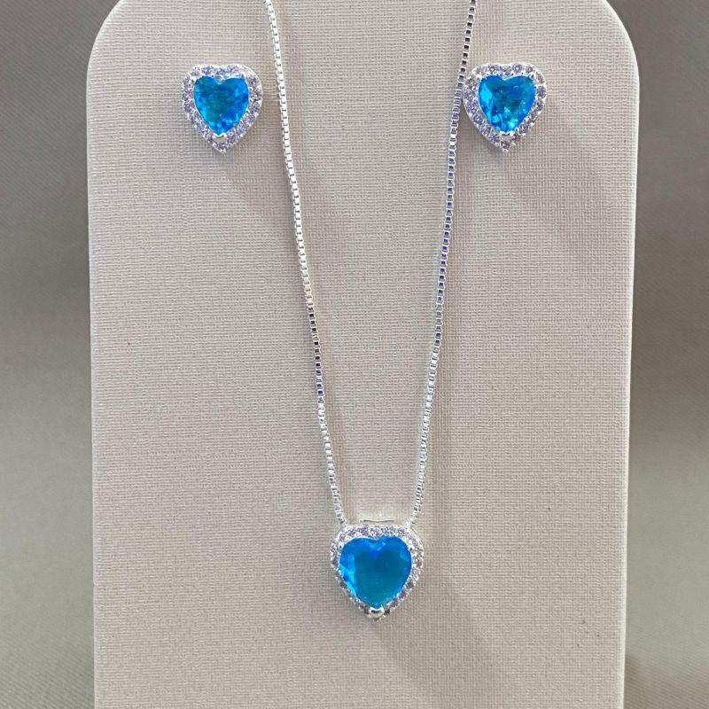 CONJUNTO CORAÇÃO CRAVEJADO AZUL CLARO