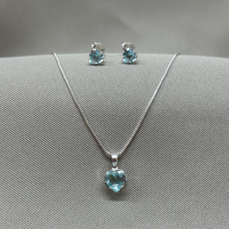 CONJUNTO CORAÇÃO ZIRCONIA ACQUA 6MM PAR DE BRINCOS E PINGENTE 8MM
