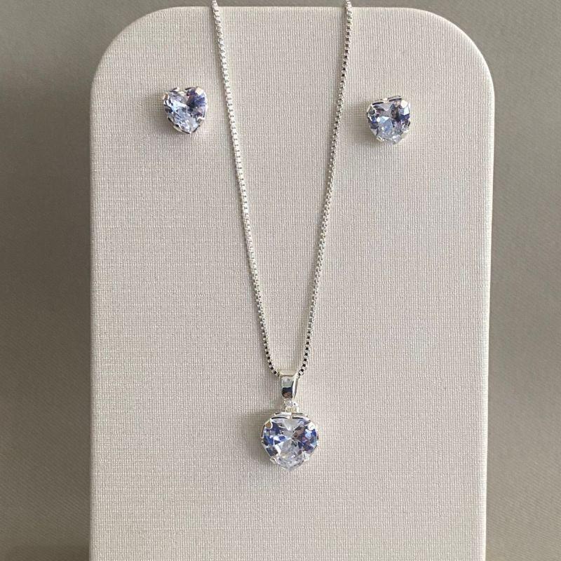 CONJUNTO CORAÇÃO ZIRCONIA CRISTAL 6MM PAR DE BRINCOS E PINGENTE 8MM