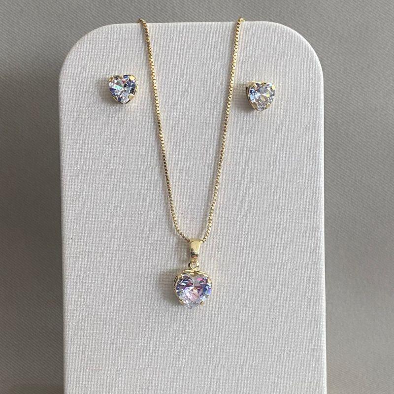 CONJUNTO CORAÇÃO ZIRCONIA CRISTAL 6MM PAR DE BRINCOS E PINGENTE 8MM