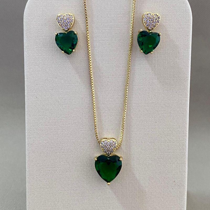 CONJUNTO DOIS CORAÇÕES ESMERALDA CRAVEJADO