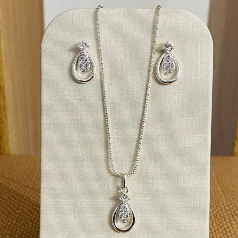 CONJUNTO GOTA CRAVEJADA