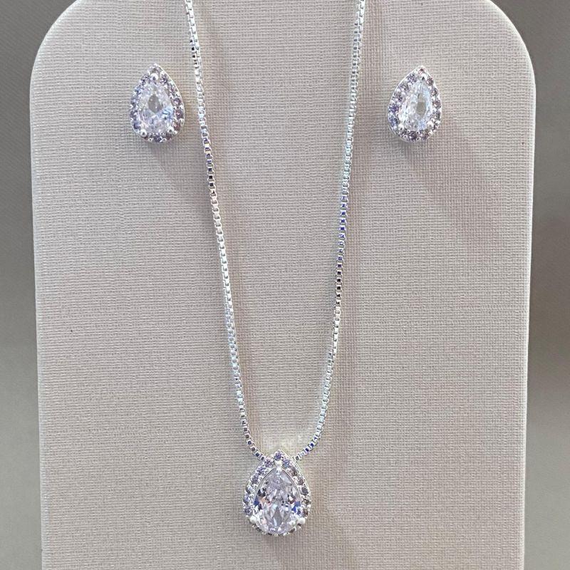 CONJUNTO GOTINHA CRAVEJADA