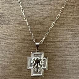 CORRENTE MASC. CARTIER 4MM FIO 0,5 60CM PING CRUZ PLACA LEÃO