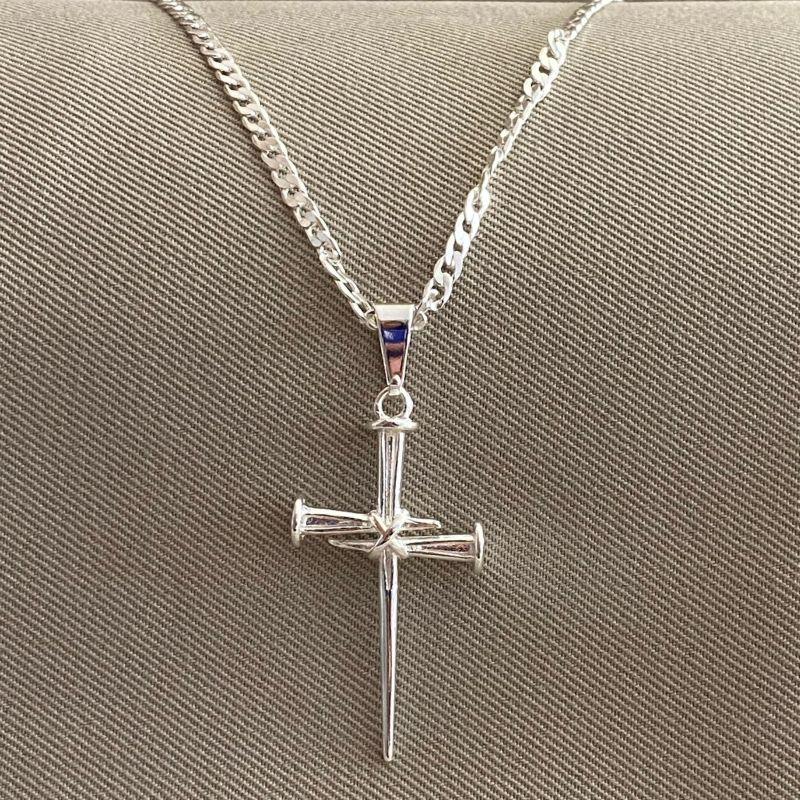 CORRENTE MASCULINA GRUMET COM CRUZ PREGO