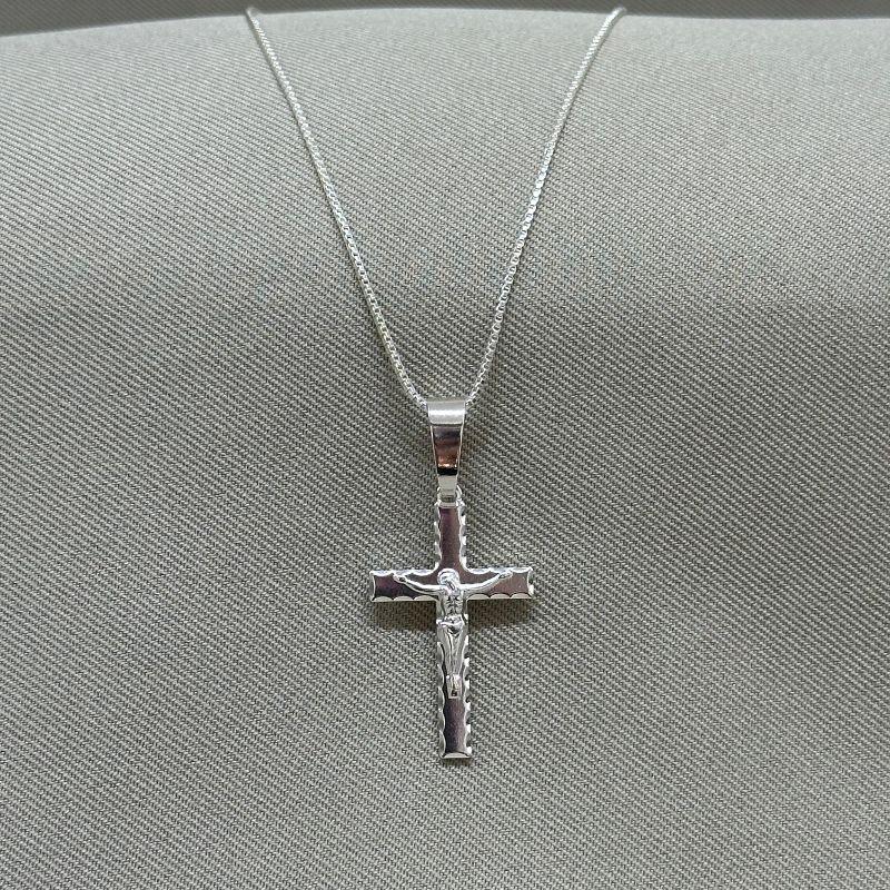 CORRENTE MASCULINA PINGENTE JESUS NO CRUCIFIXO