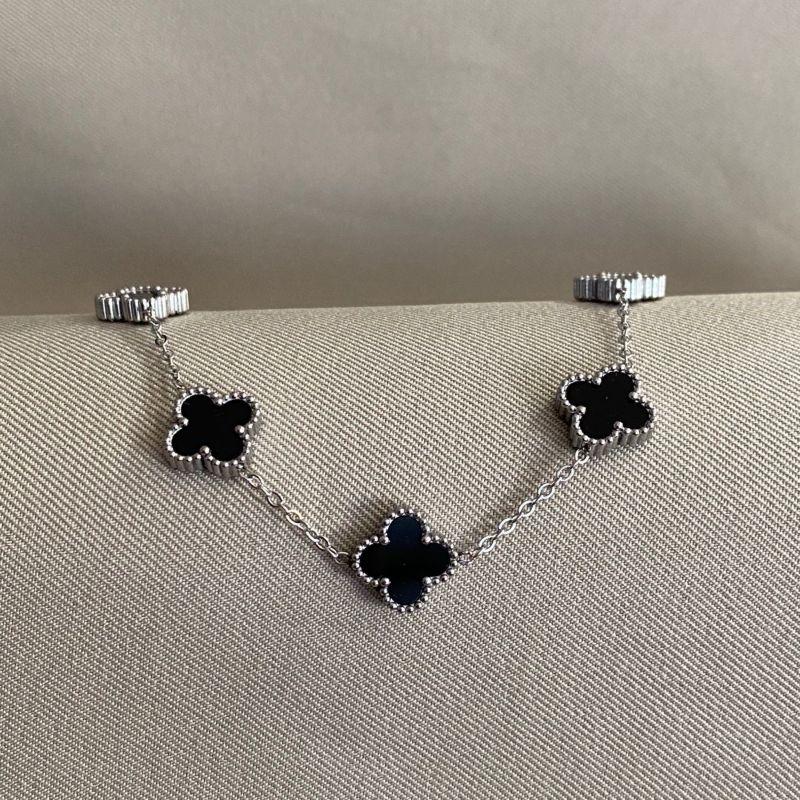 PULSEIRA 5 TREVOS PRETOS