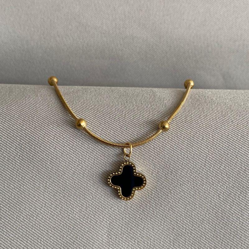 PULSEIRA BOLINHA COM TREVO PRETO STEEL