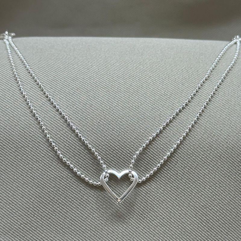 PULSEIRA BOLINHAS COM CORAÇÃO VAZADO