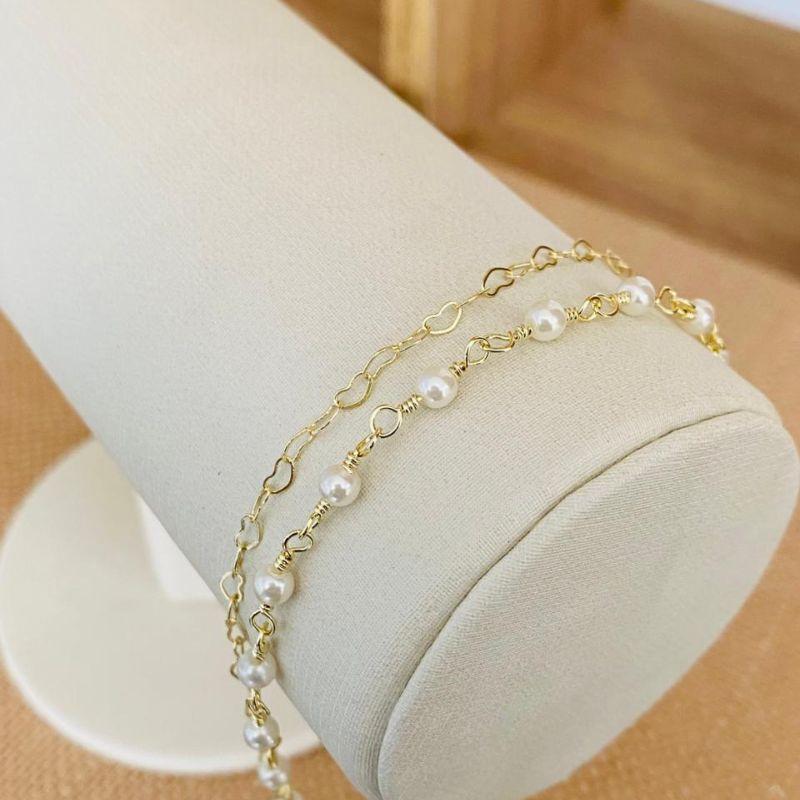 PULSEIRA DUPLA PEROLA COM CORAÇÕES