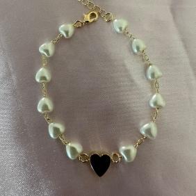 PULSEIRA PEROLAS NO FORMATO CORAÇÃO COM PING CORAÇÃO