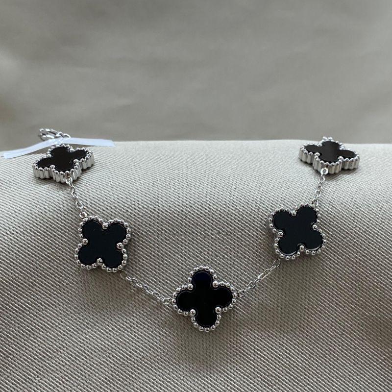 PULSEIRA PRATA 5 TREVOS PRETOS STEEL