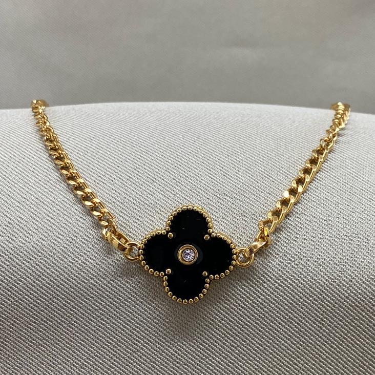 PULSEIRA TREVO PRETO