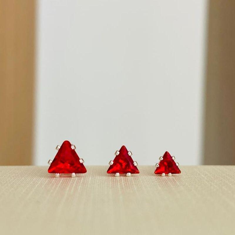 TRIO DE BRINCOS TRIANGULO VERMELHO