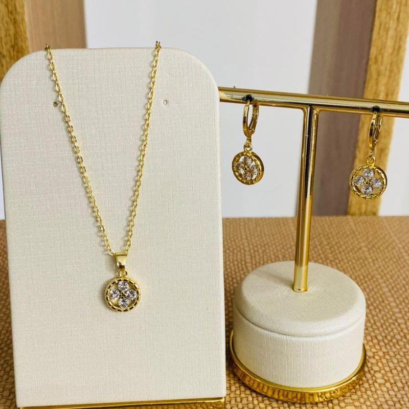 CONJUNTO INFANTIL TREVO COM ZIRCONIAS