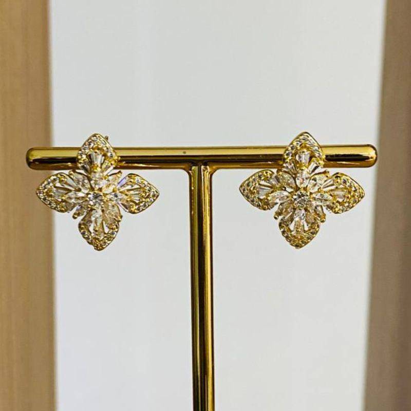 BRINCO FLOR CRAVEJADA