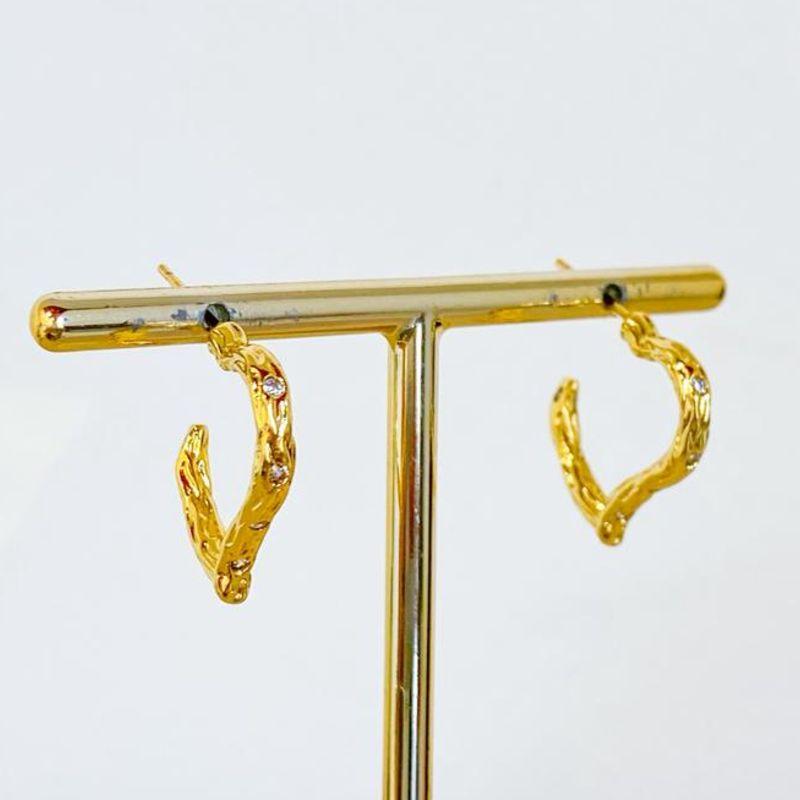 BRINCO MEIA ARGOLA CORAÇÃO
