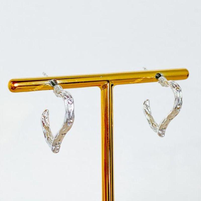 BRINCO MEIA ARGOLA CORAÇÃO