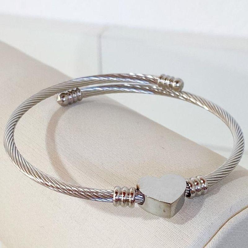 BRACELETE COM CORAÇÃO STEEL