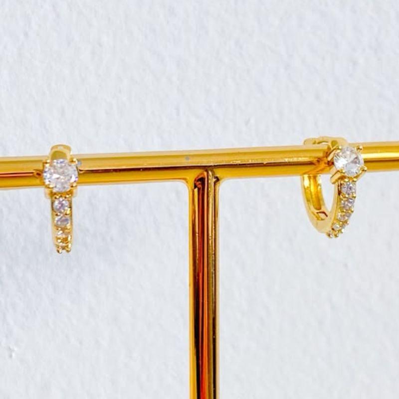 BRINCO ARGOLINHA CRAVEJADA COM ZIRCONIA