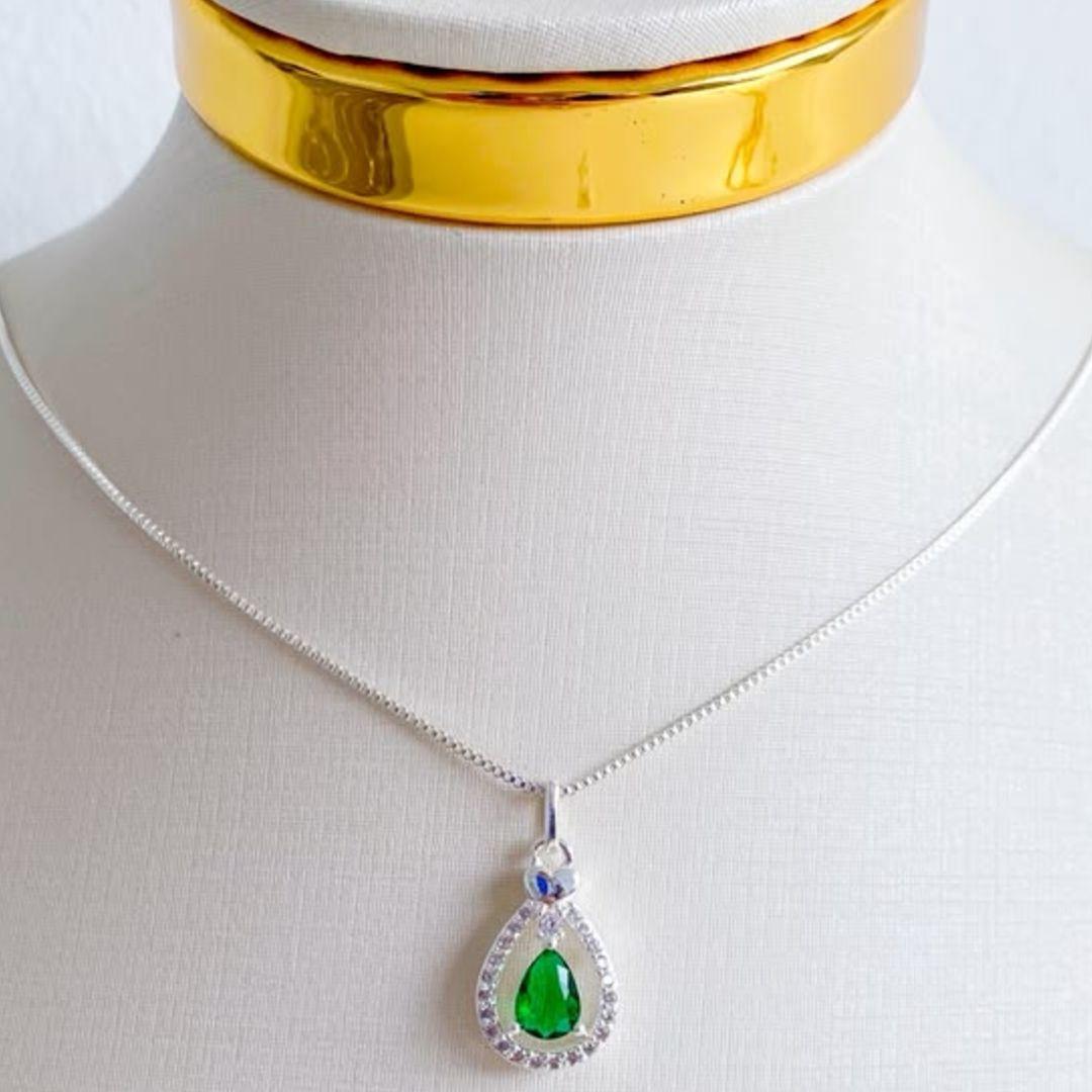 COLAR GOTA ZIRCONIA VERDE ESMERALDA C/ DETALHE CRAVEJADO