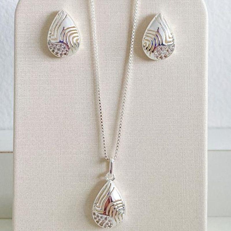 CONJUNTO GOTA VAZADA