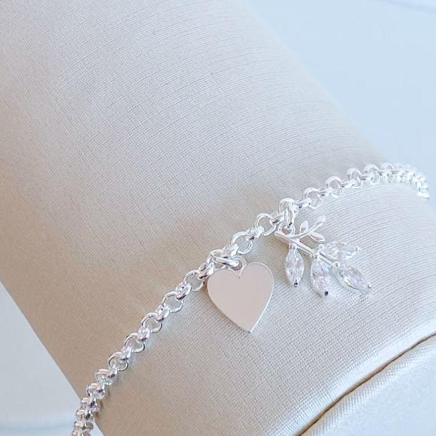 PULSEIRA FOLHA CRAVEJADA E CORAÇÃO